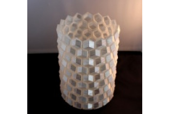 3D-ваза из пластика в виде пчелиных сот