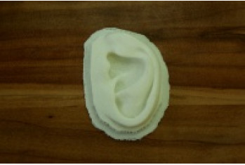 3D печать макета уха из белого PLA пластика